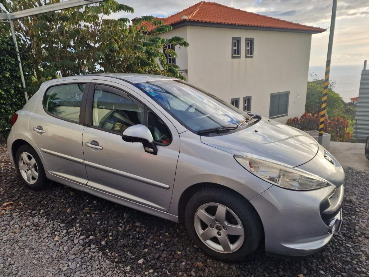 Peugeot 207 1.4 HDI 68CV Peugeot 207 1.4 HDI 68CV